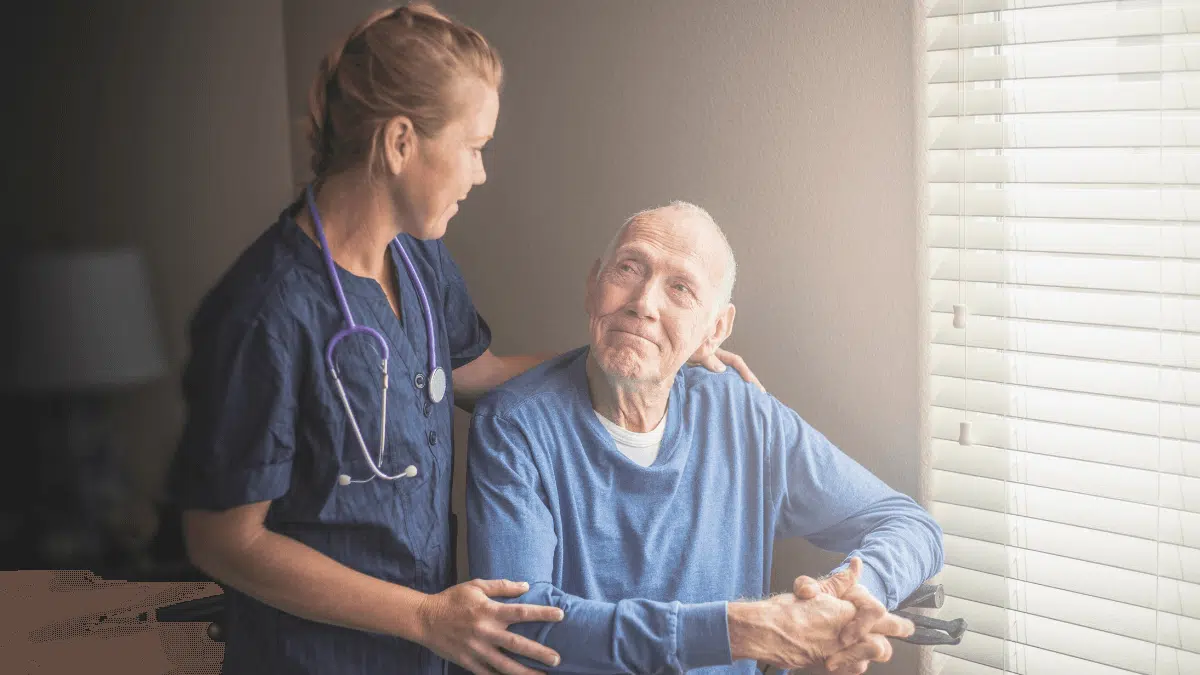 Betreutes Wohnen Berlin – Seniorin in ihrer Wohnung