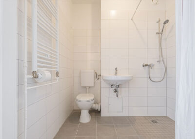 Modernes, barrierefreies Badezimmer im Betreuten Wohnen